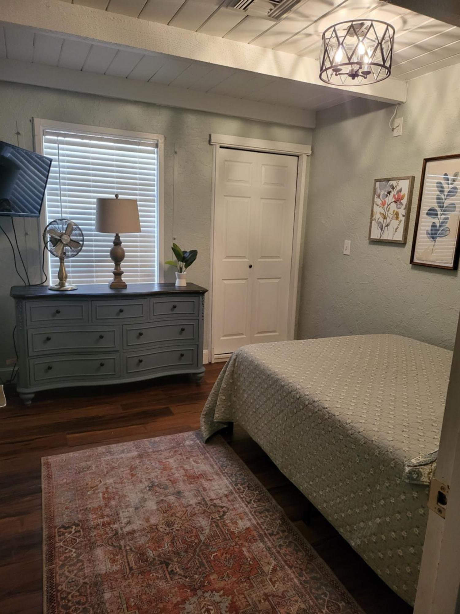 Smart Solution - Individual Private Bed-Pods In Gorgeous Shared Space - Women Only Dorm In Room 5 - Coed House - Full-Sized Mattresses In Individual Pods - With Built-In Private Storage - Gorgeous Shared Room - Affordable Luxury - Sparrow House Феникс Экстерьер фото